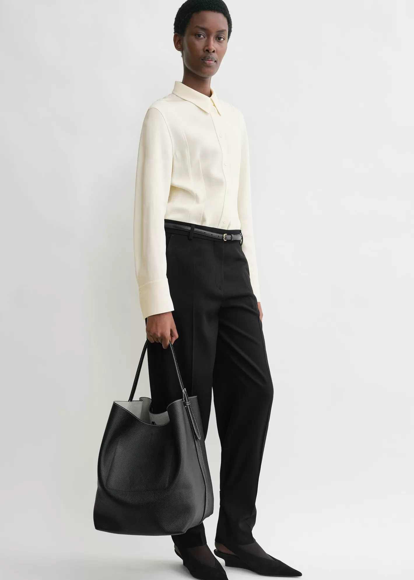 Belted Tote Bags>TOTEME Belted grained-leather tote black Blackgrain