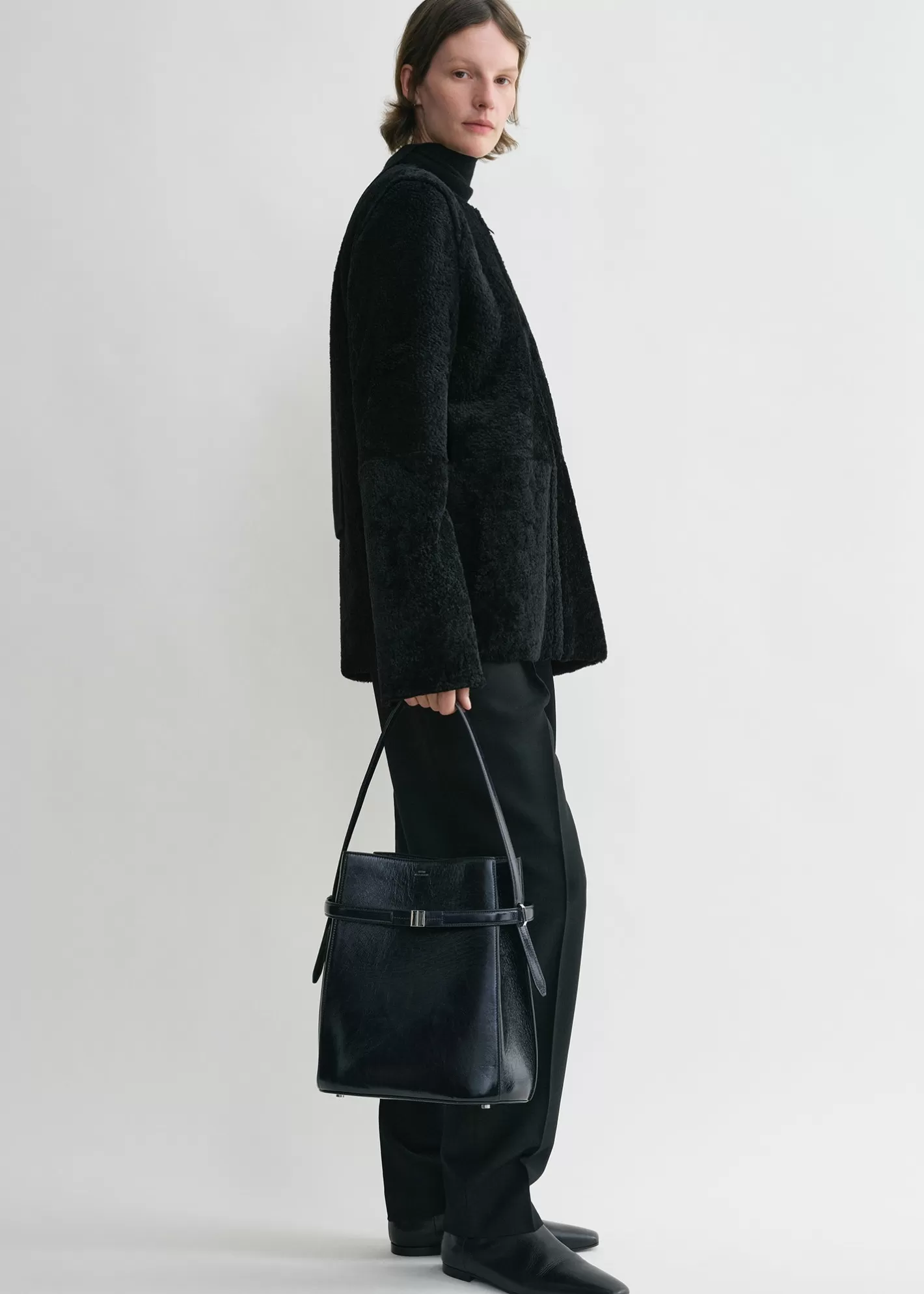 Belted Bucket Bags>TOTEME Belted Naplack bucket bag navy