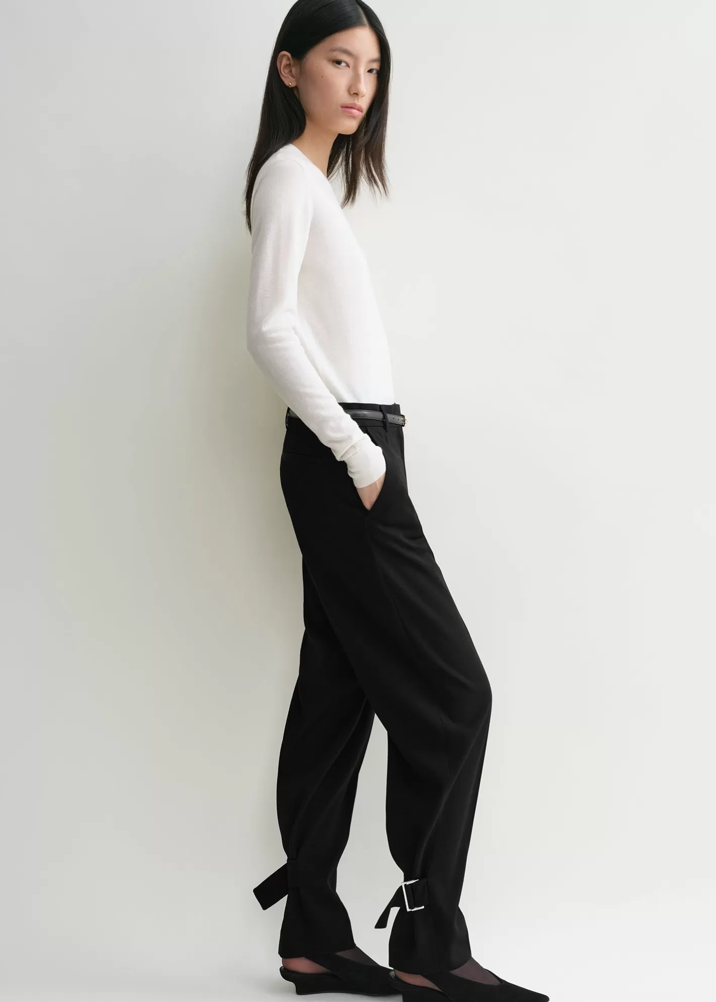 Trousers & Shorts>TOTEME Buckled slouch trousers black