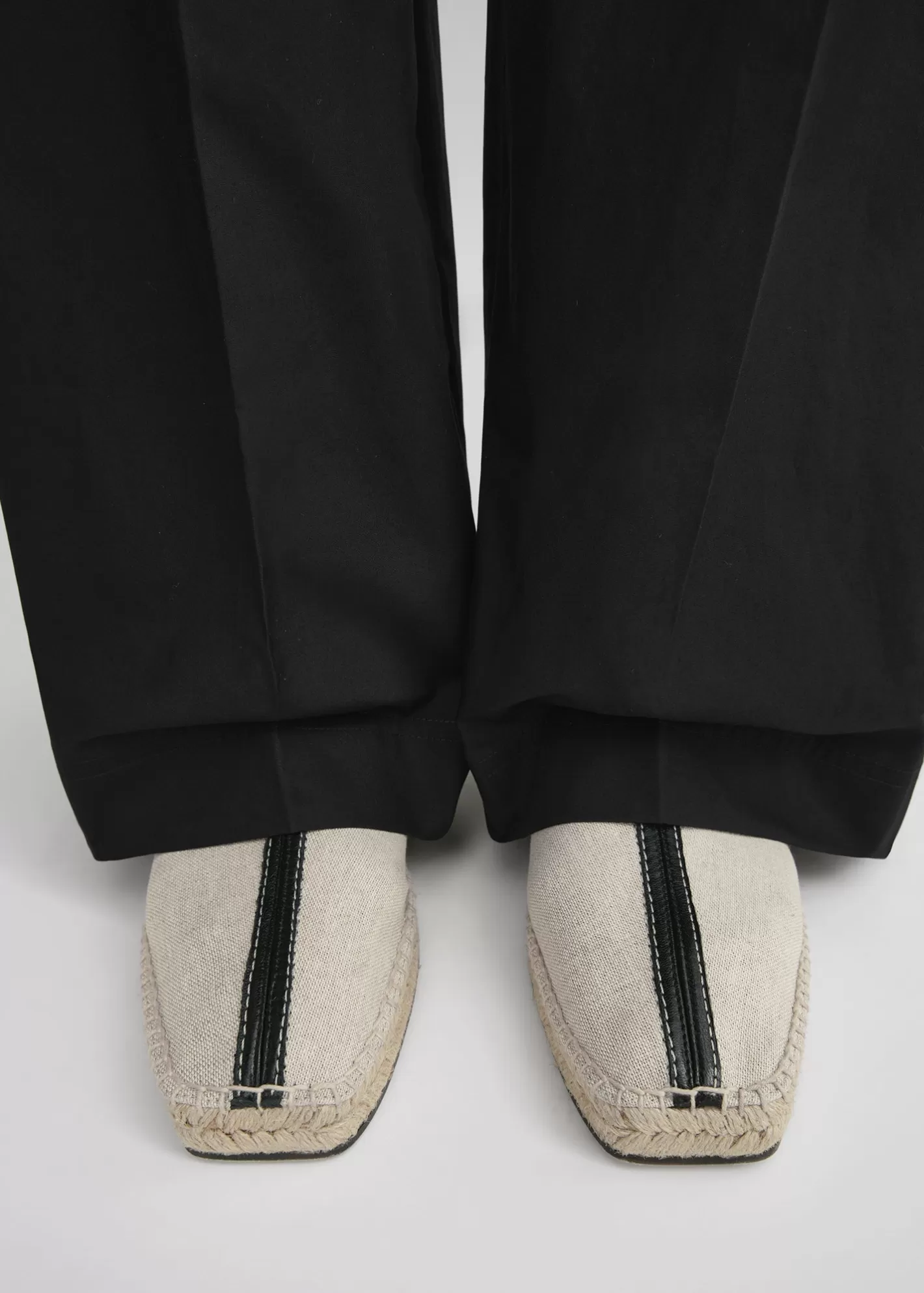 Shoes>TOTEME Canvas espadrille slippers Ecru/black