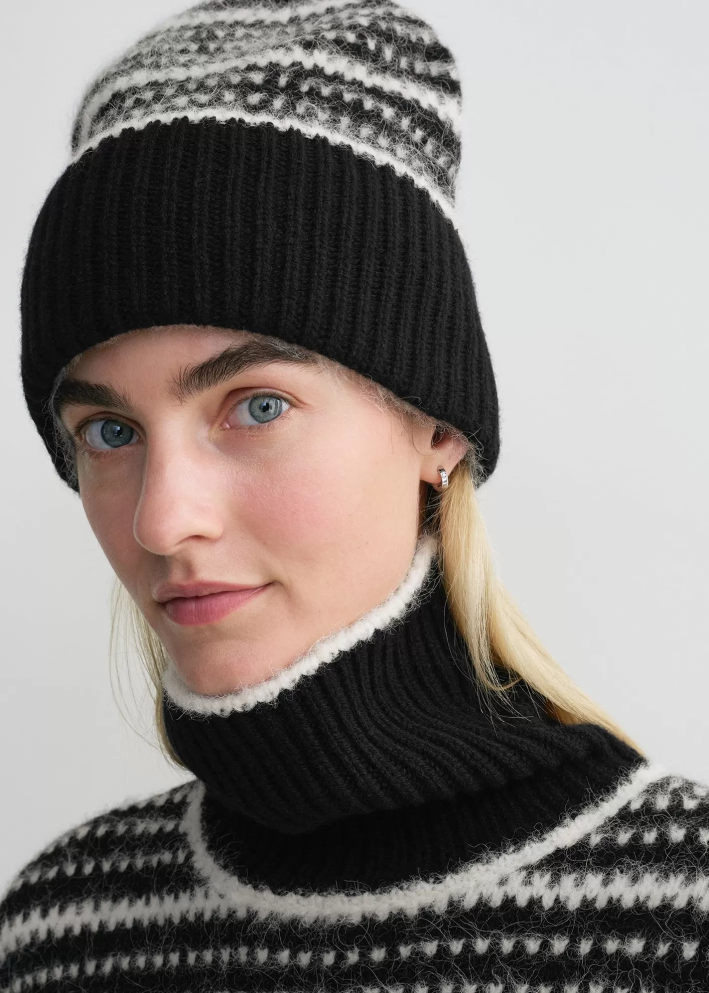 Hats & Gloves>TOTEME Contrast-edge beanie black