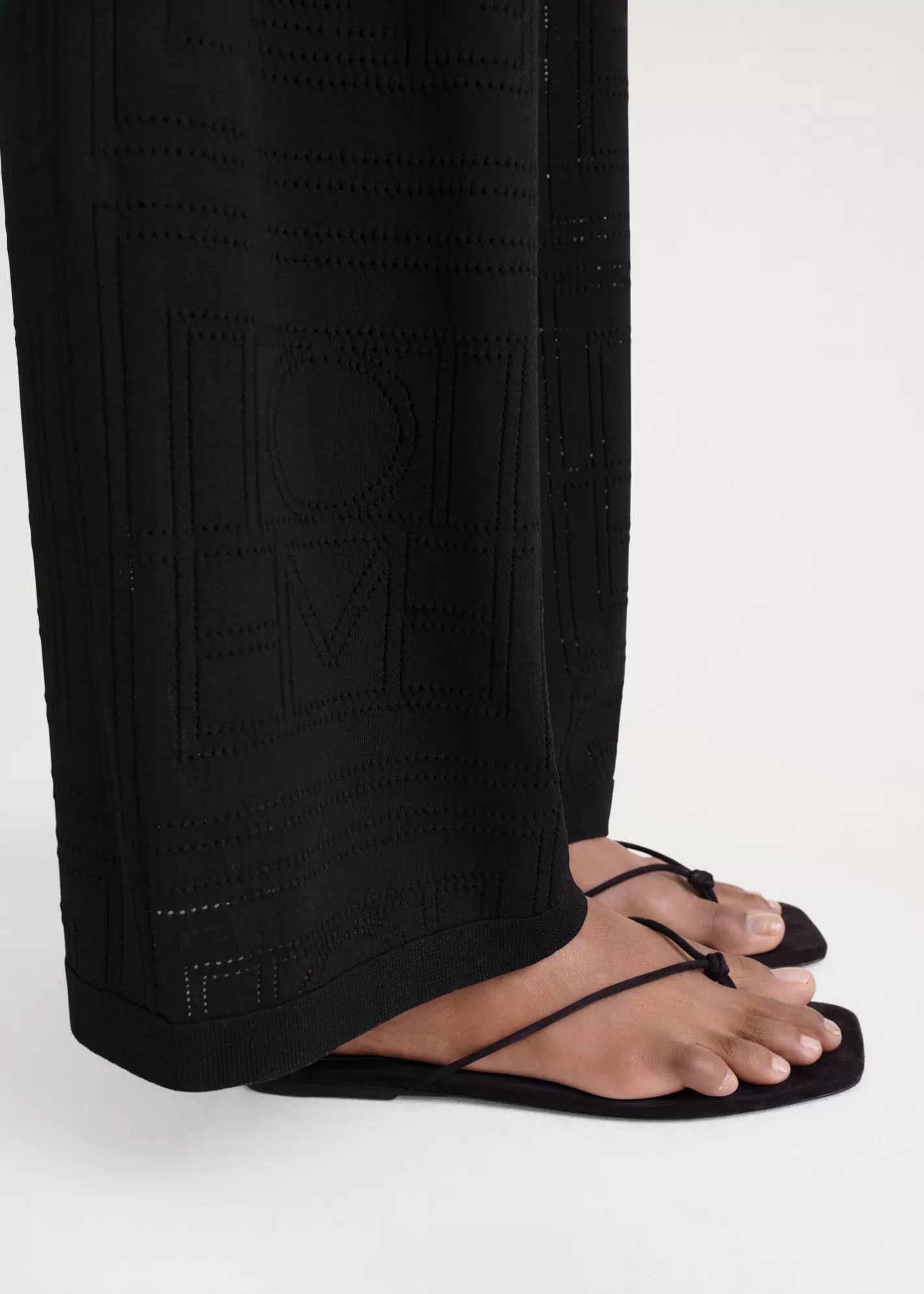 Shoes>TOTEME Knotted leather flip flops Black