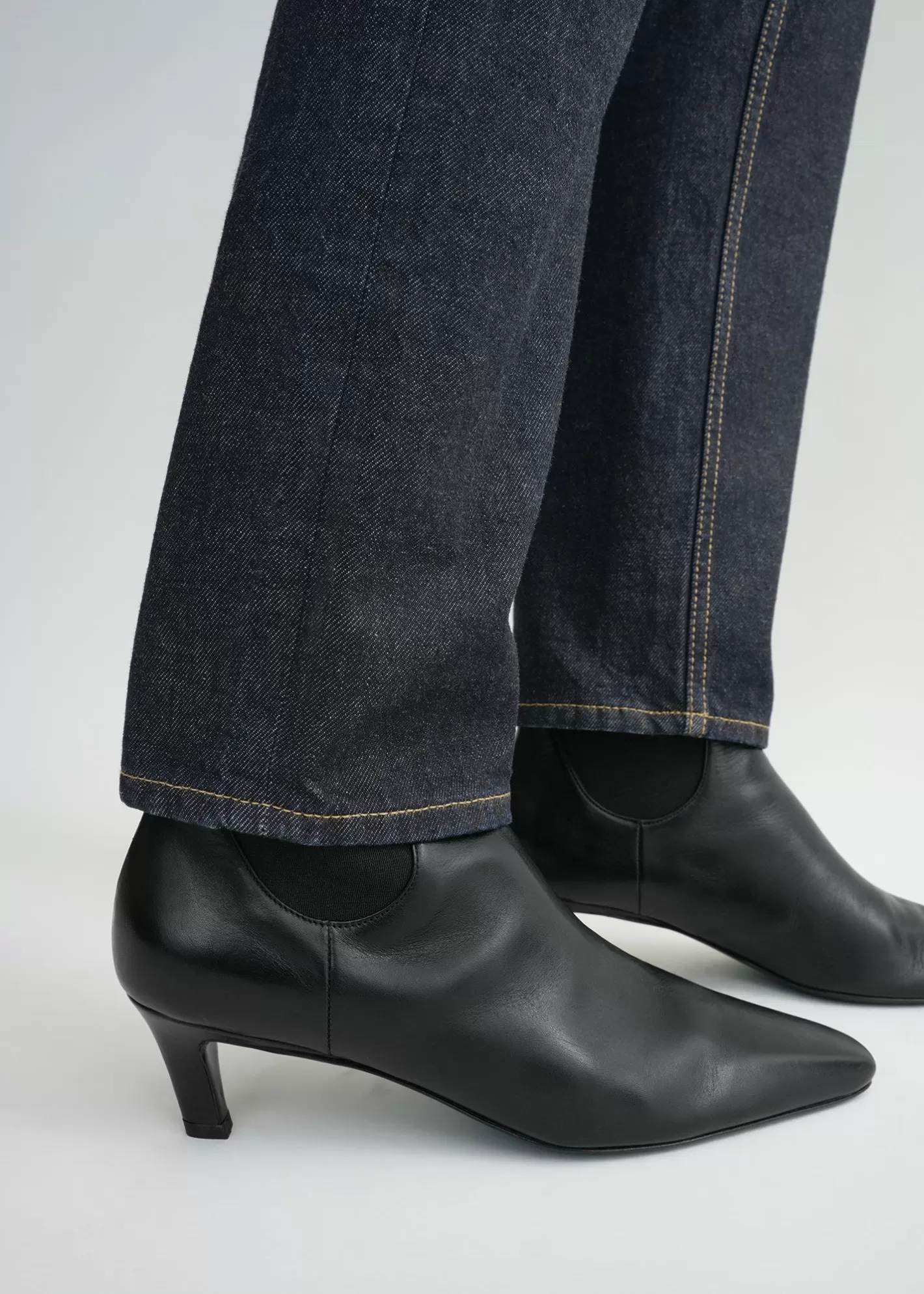 Shoes>TOTEME Leather mid-heel boots Black