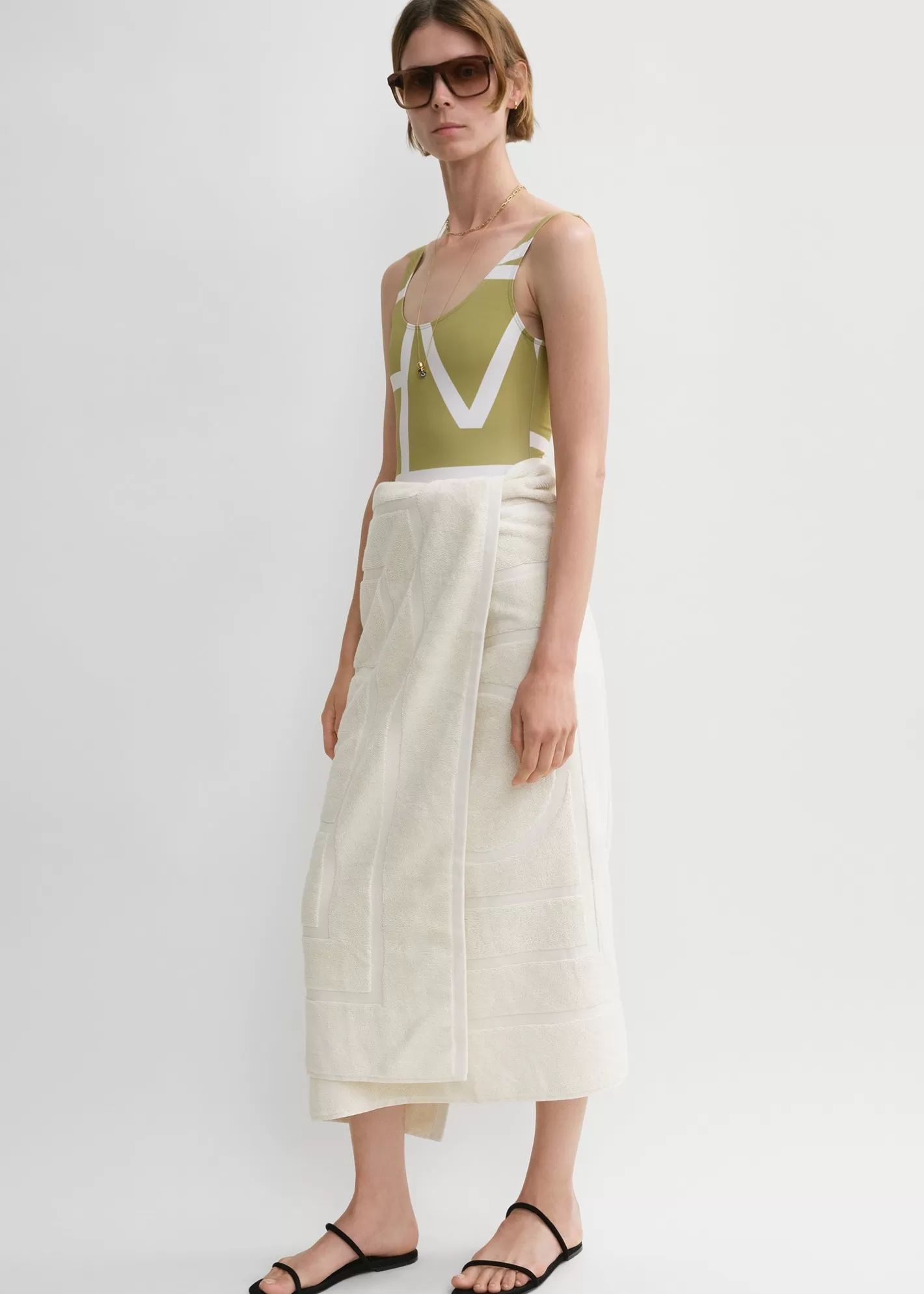 Swim>TOTEME Monogram jacquard towel off white Offwhite