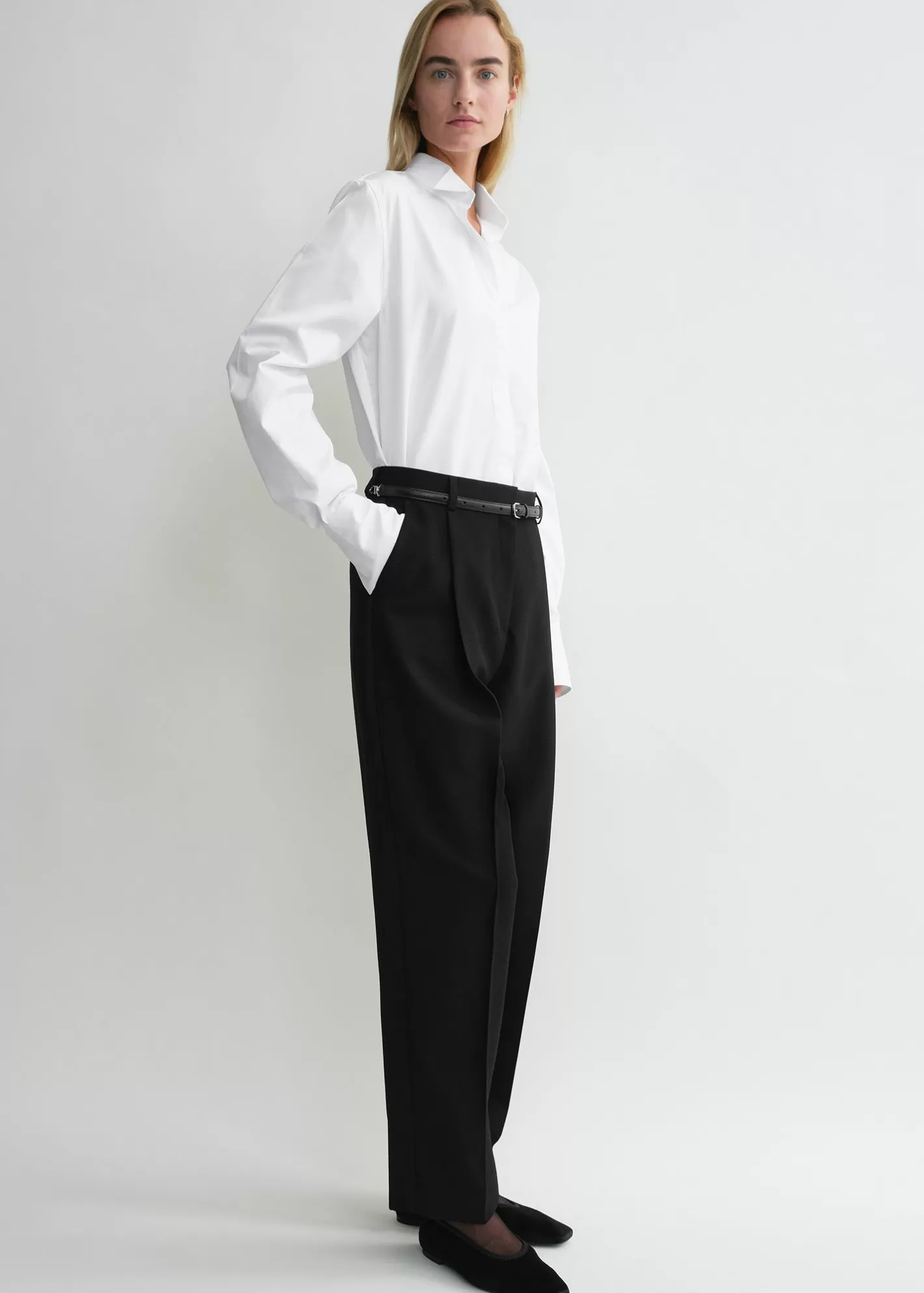 Trousers & Shorts>TOTEME Pleated straight trousers black