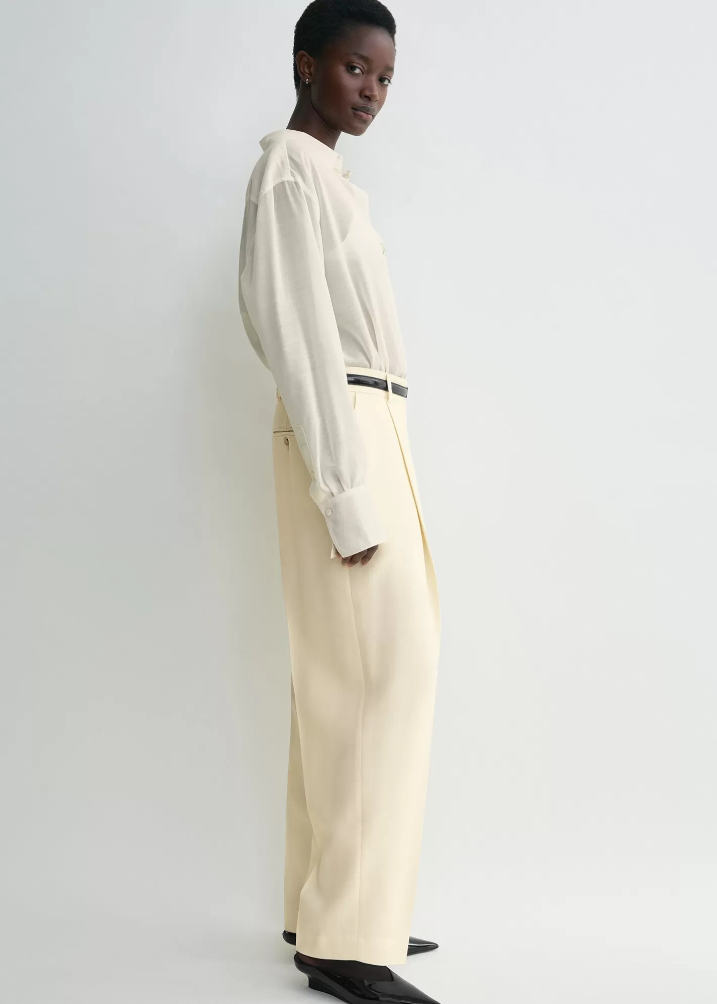 Trousers & Shorts>TOTEME Pleated straight trousers butter