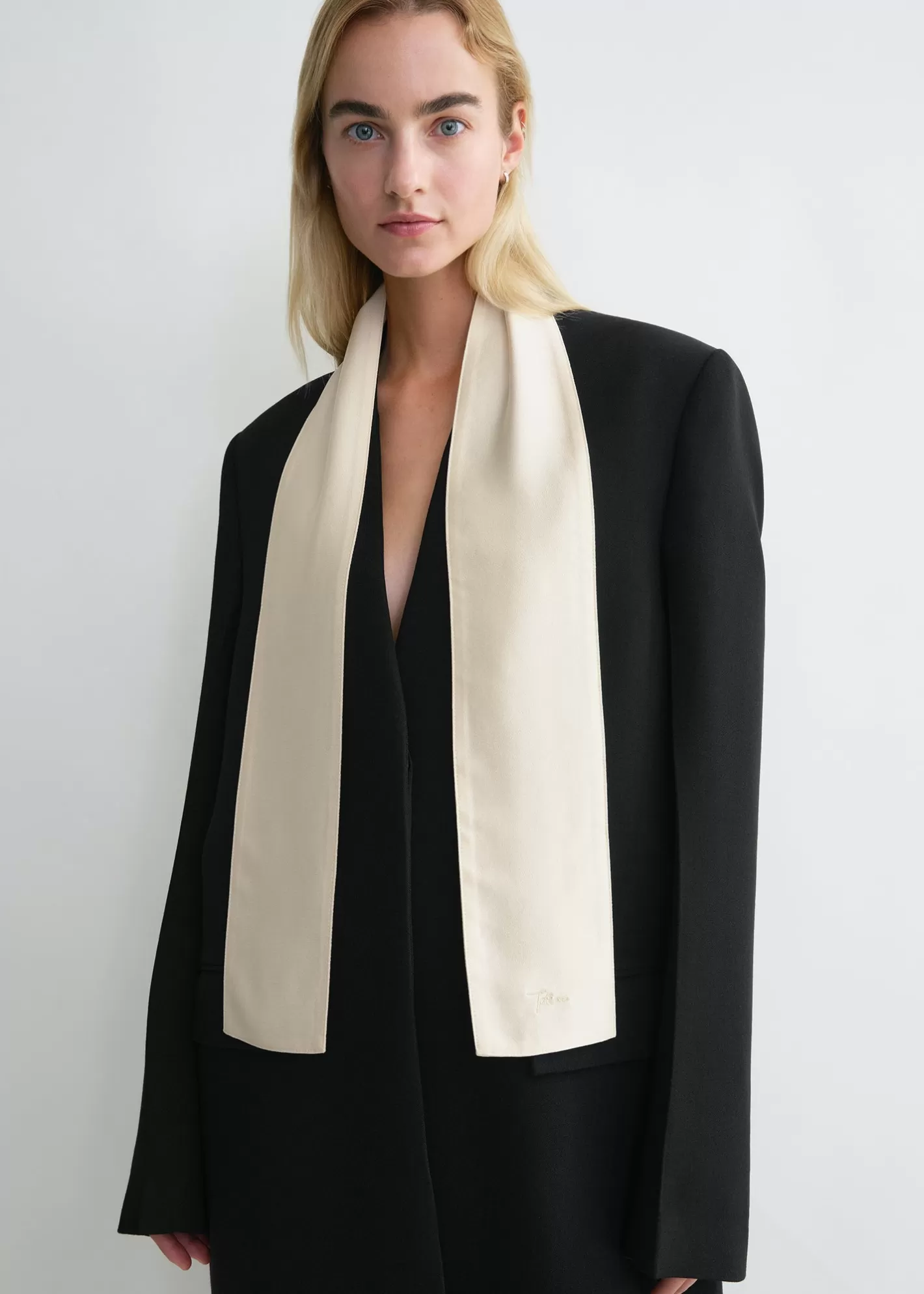 Scarves>TOTEME Satin tuxedo scarf macadamia