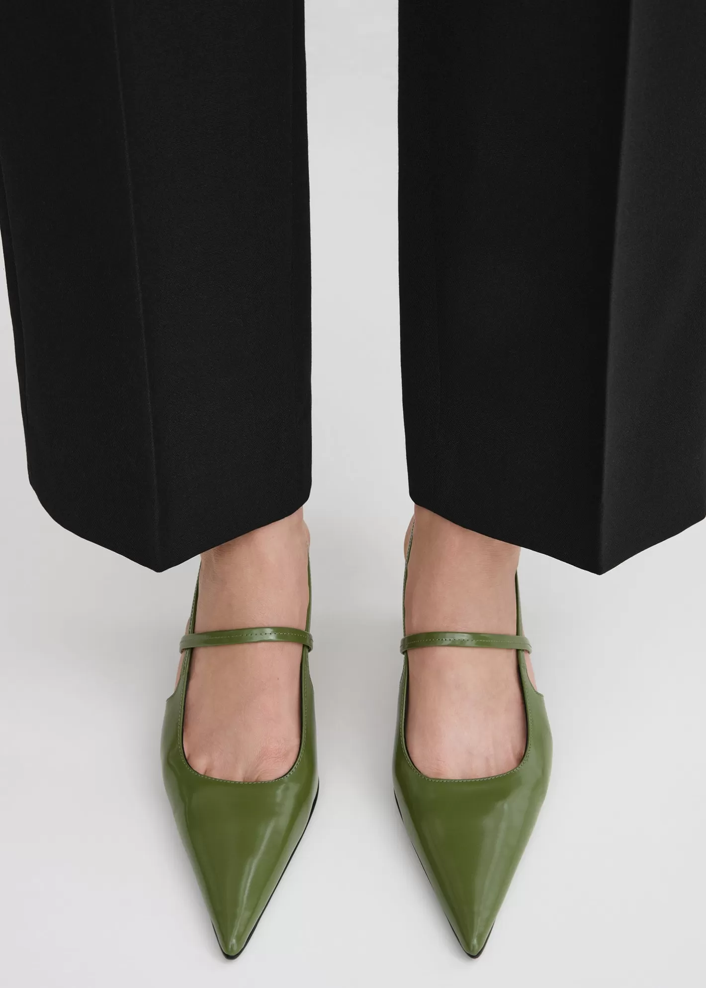 Shoes>TOTEME Sharp leather slingbacks Laurel