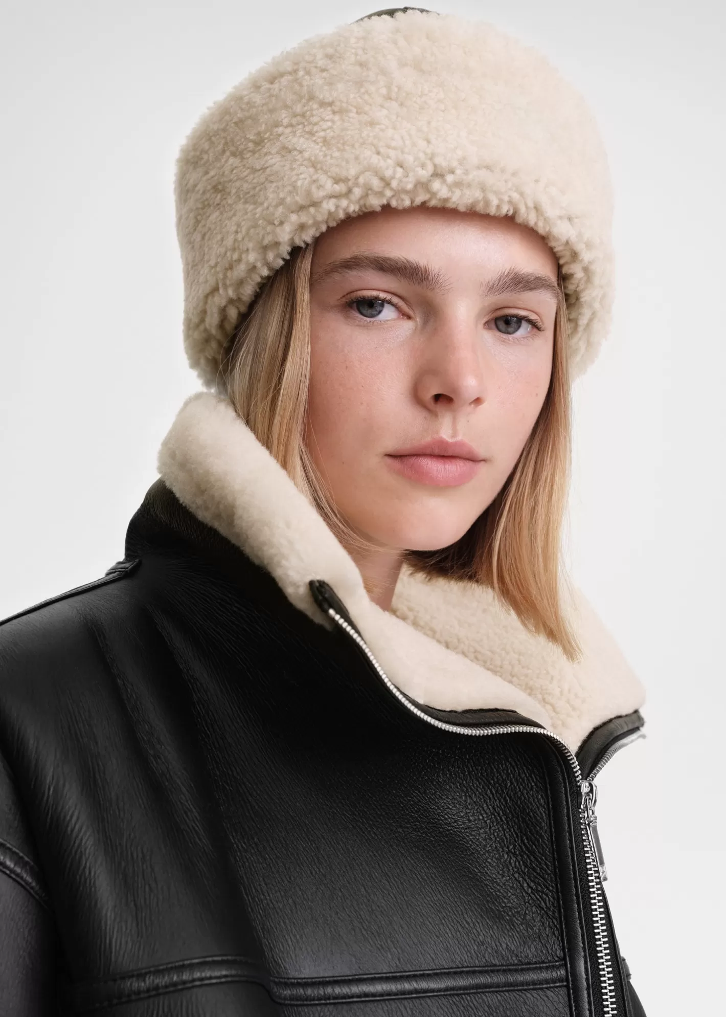 Hats & Gloves>TOTEME Shearling winter hat black/off white Black/Offwhite