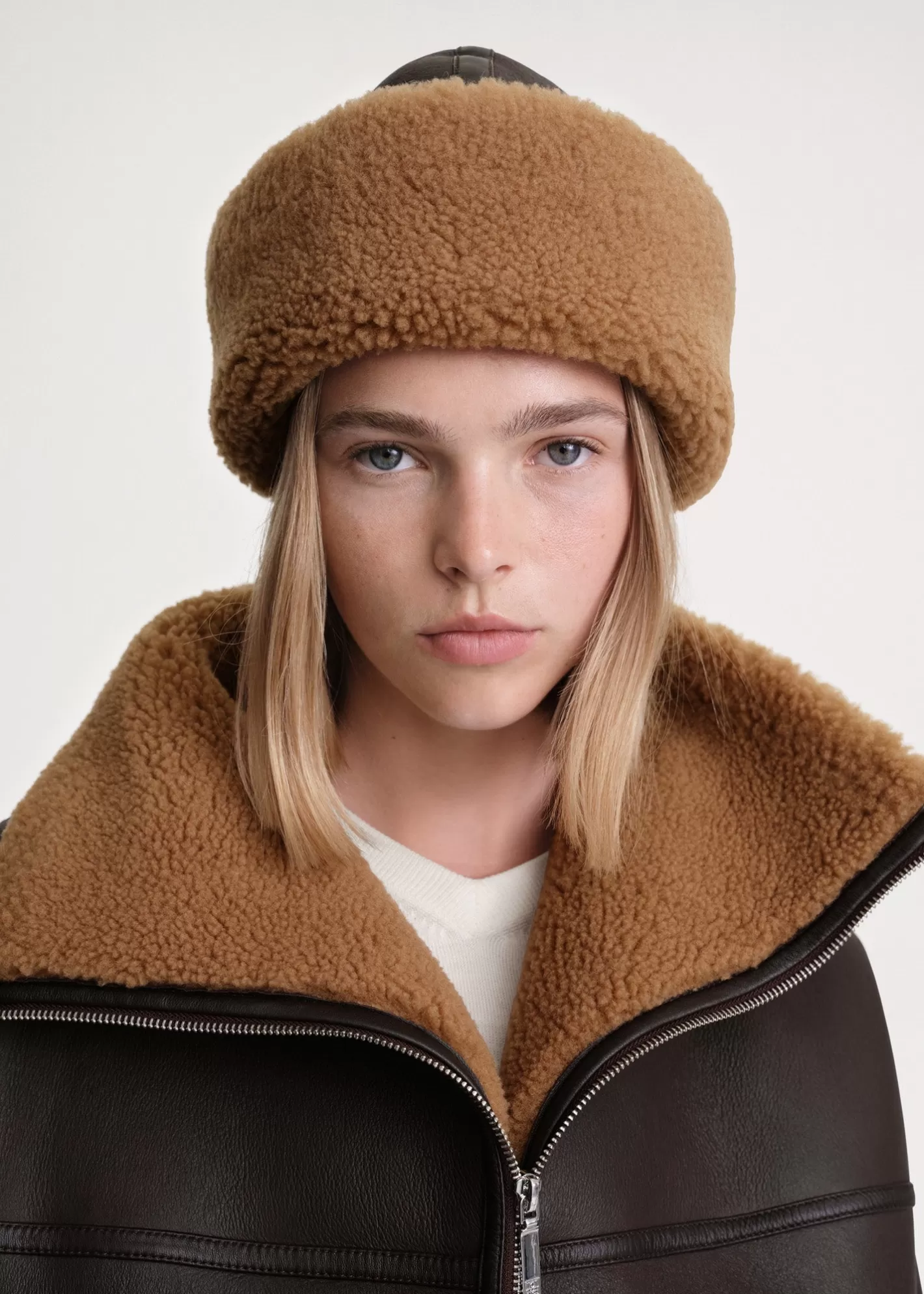 Hats & Gloves>TOTEME Shearling winter hat Chocolate