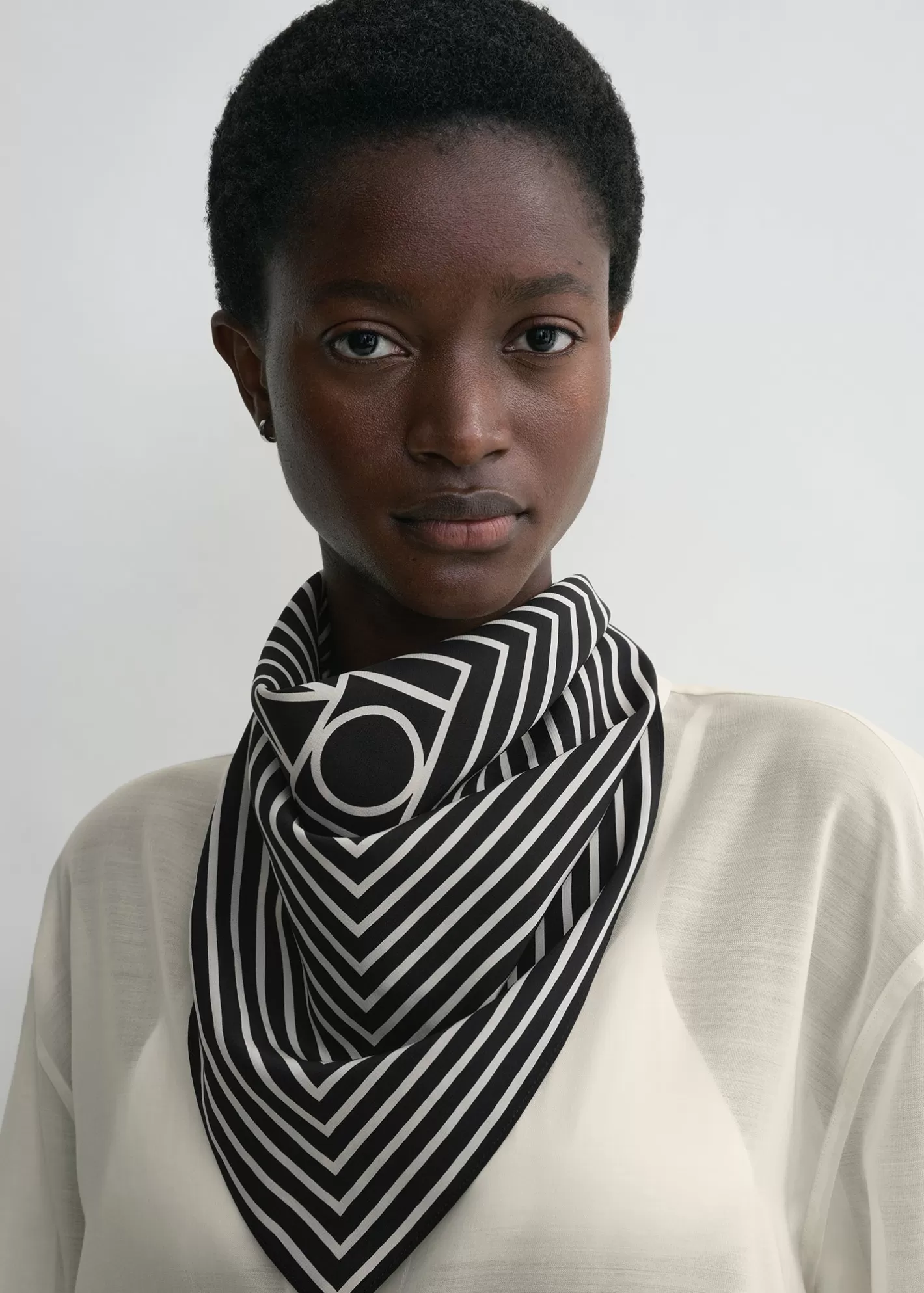 Scarves>TOTEME Signature monogram silk scarf Black