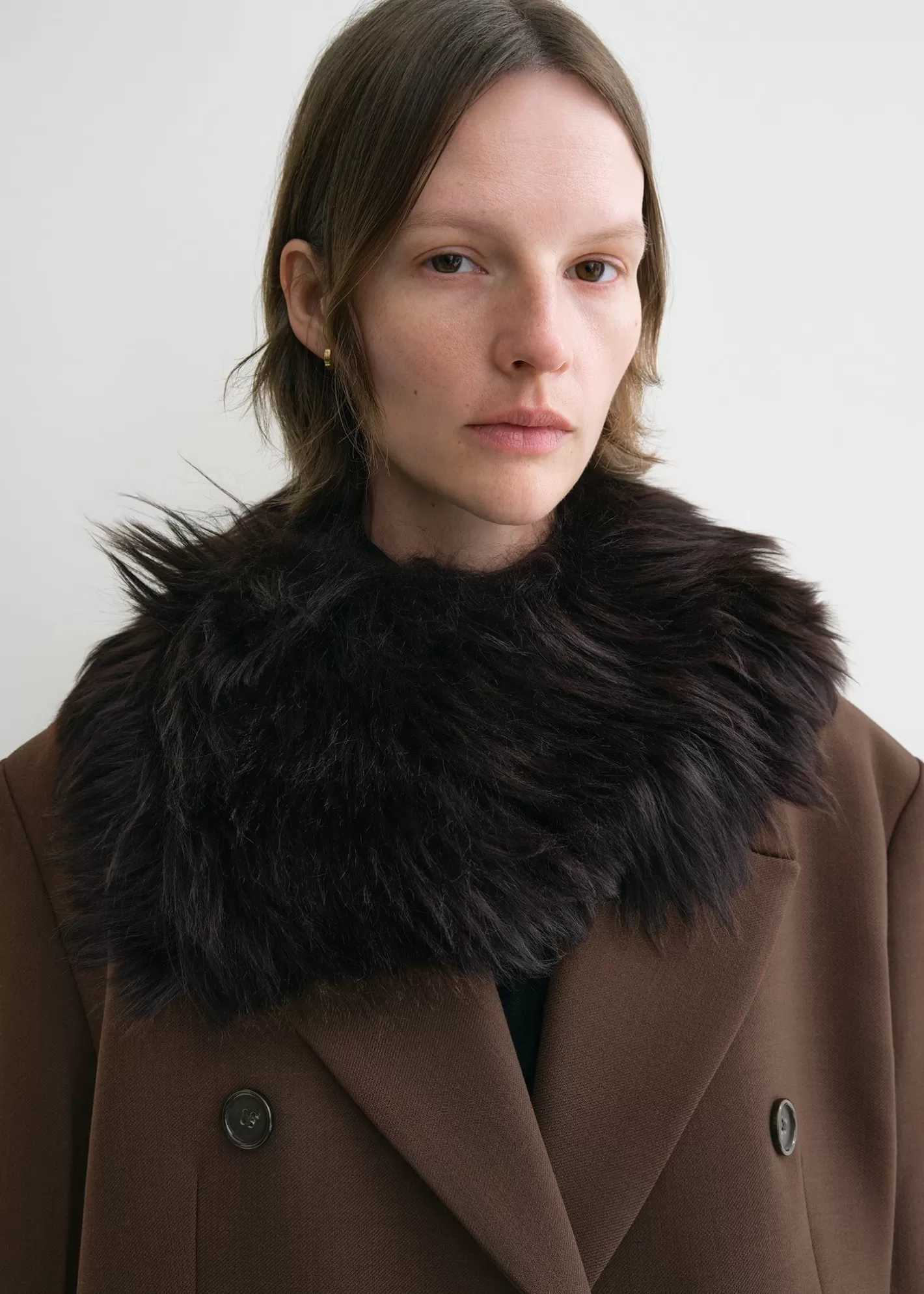 Scarves>TOTEME Silky shearling collar bark