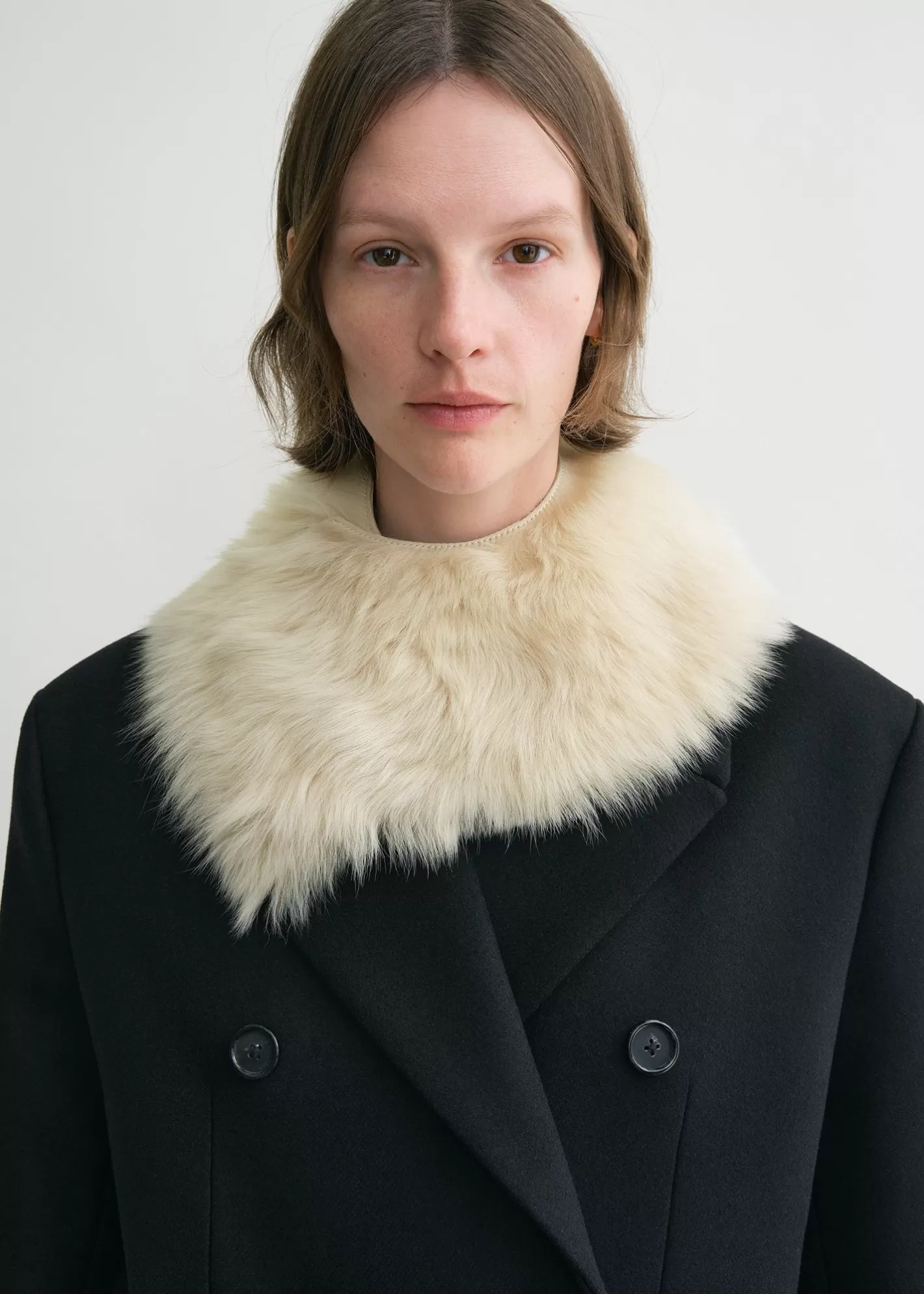 Scarves>TOTEME Silky shearling collar cream