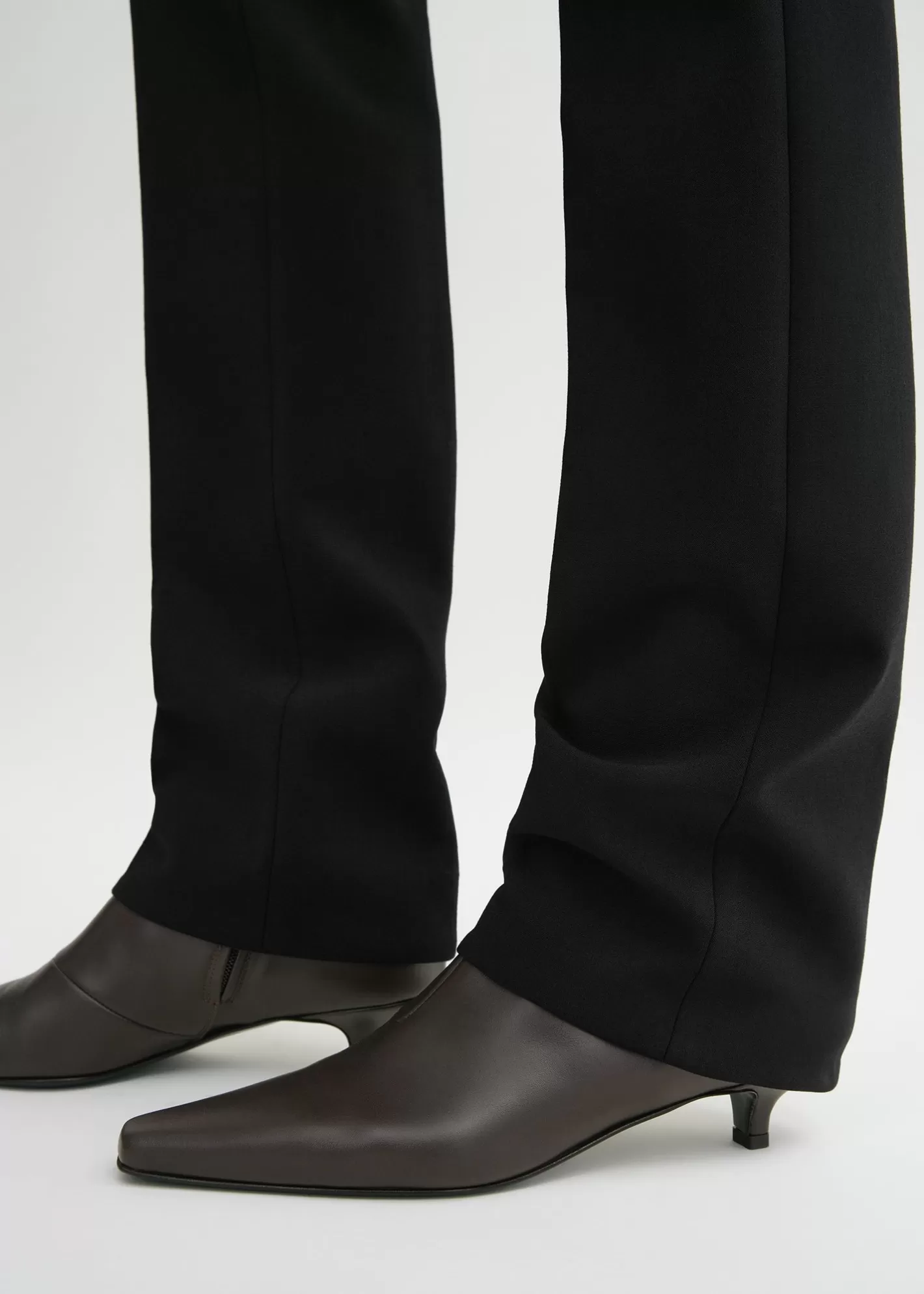 Shoes>TOTEME Slim leather ankle boots bark