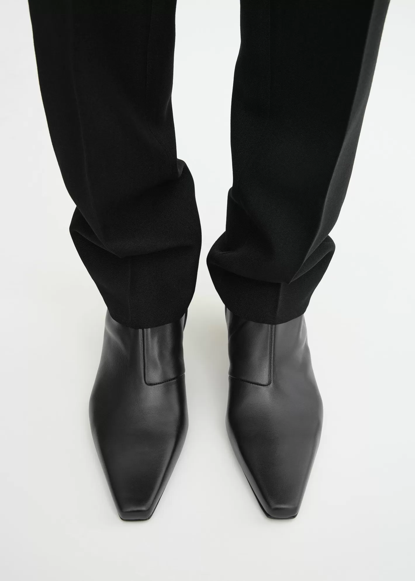 Shoes>TOTEME Slim leather ankle boots Black