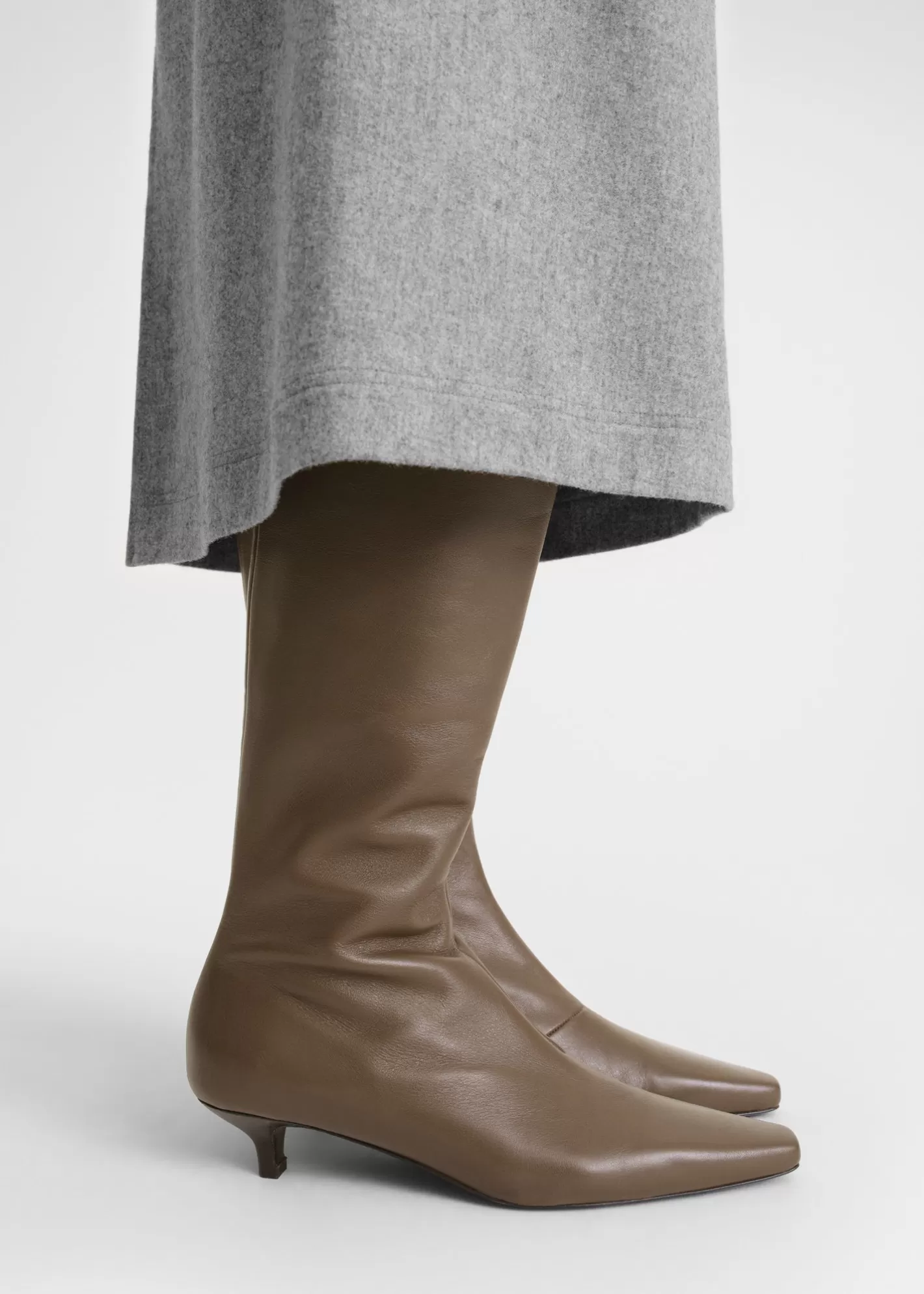 Shoes>TOTEME Slim leather knee-high boots Ash