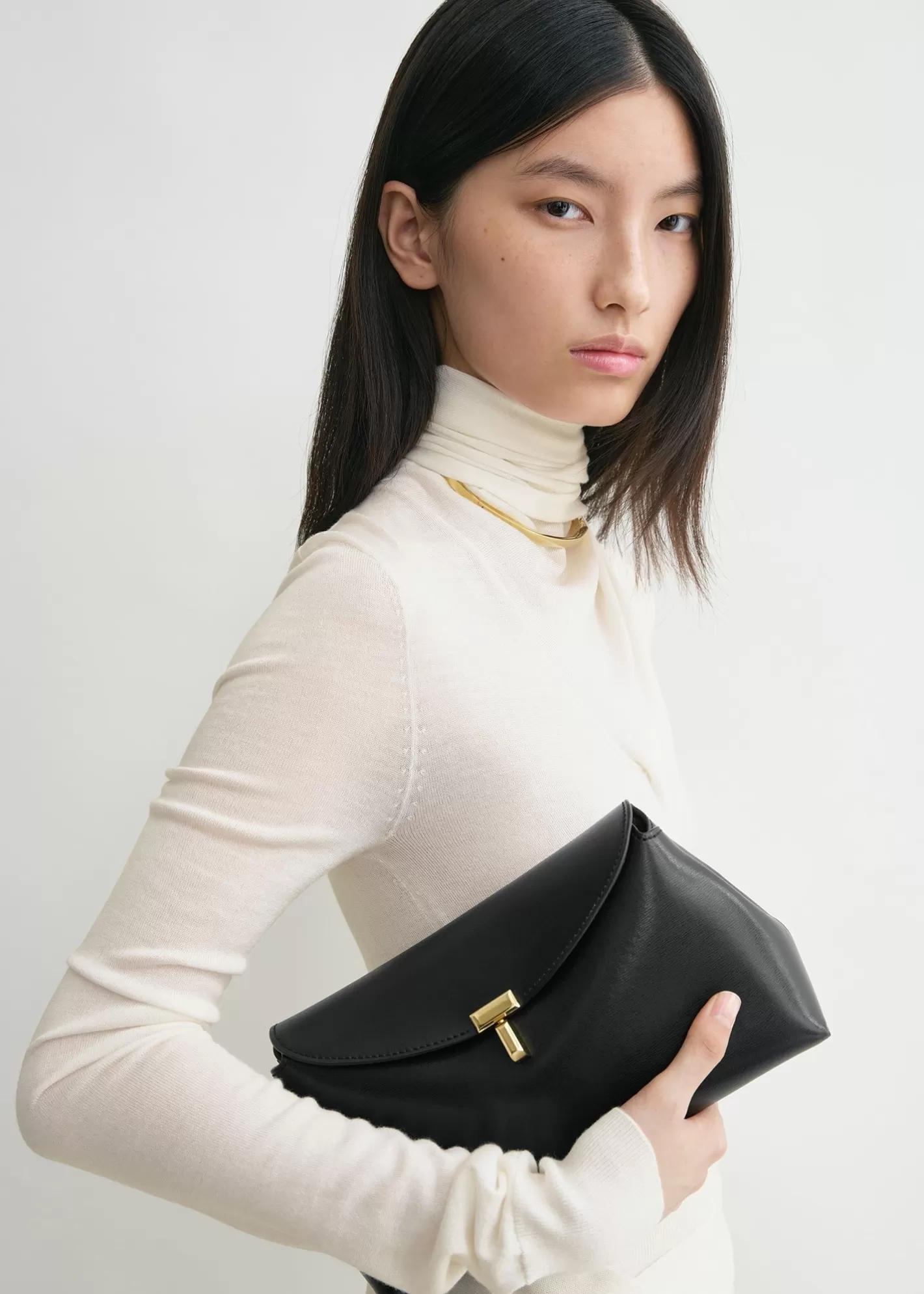 T-lock Bags>TOTEME T-Lock leather clutch Black