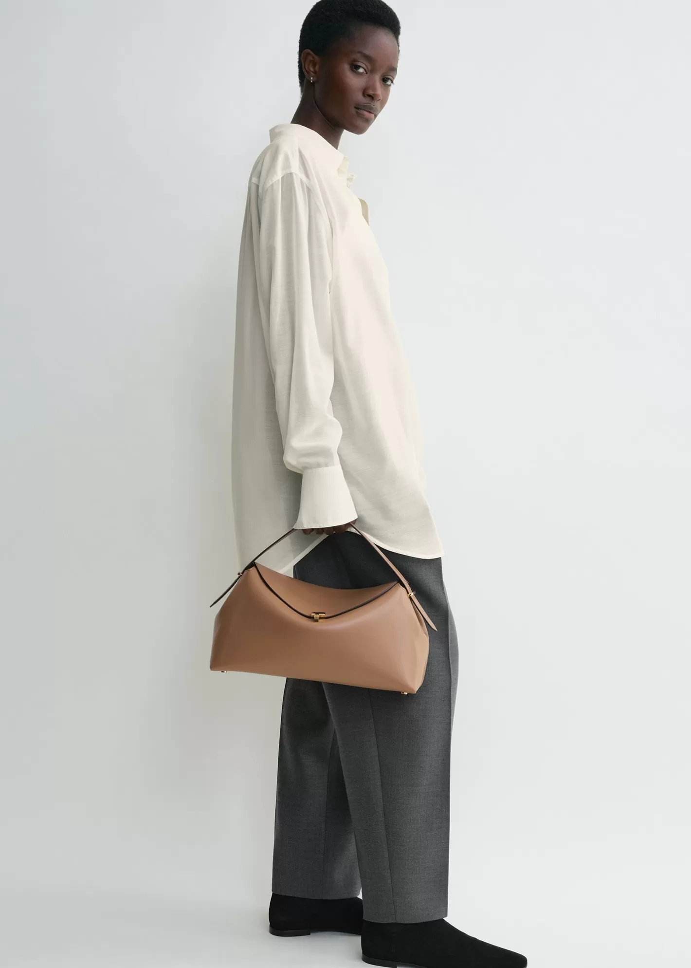 T-lock Bags>TOTEME T-Lock leather top handle camel