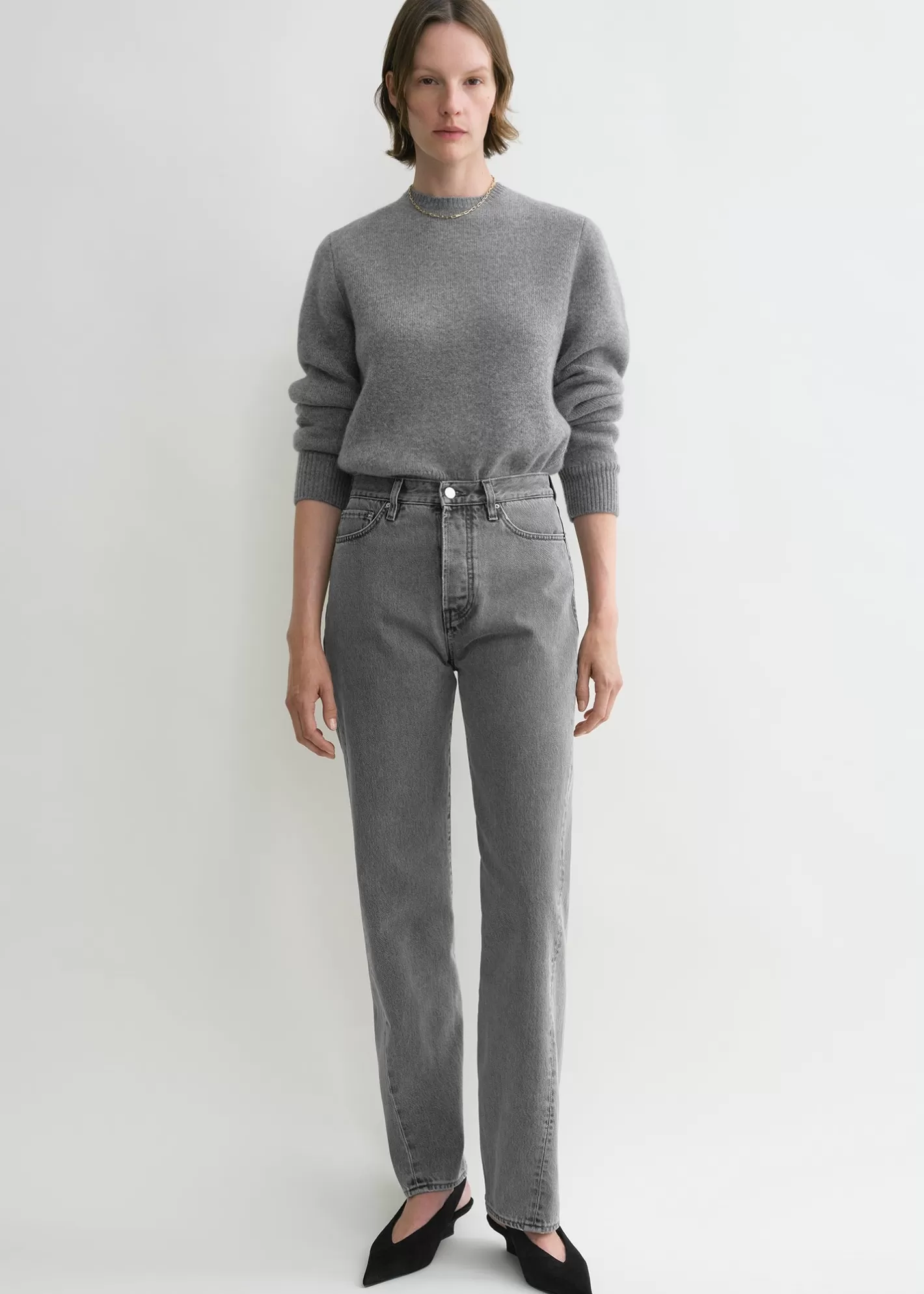 Relaxed>TOTEME Twisted seam denim full length mid grey Midgreywash